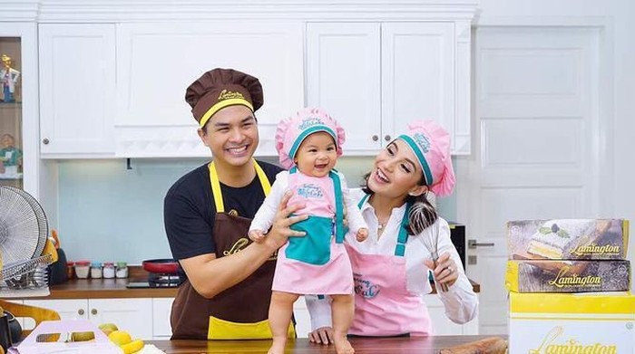 Dari Cinlok Hingga ke JenjangPernikahan, Inilah Pasangan Artis yang Mesra dan Harmonis Hingga Kini!