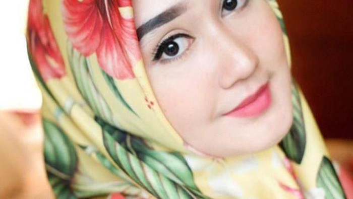 Mau Tahu Padu Padan Warna Hijab dan Lipstik yang Paling Tepat? Ini Dia Daftarnya!