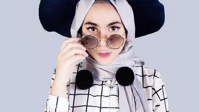 Bikin Hijab Kamu Lebih Pop Up dengan Aksesoris Ini yuk!