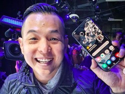 Kisah Ernest Prakasa Membelot ke Ponsel Android