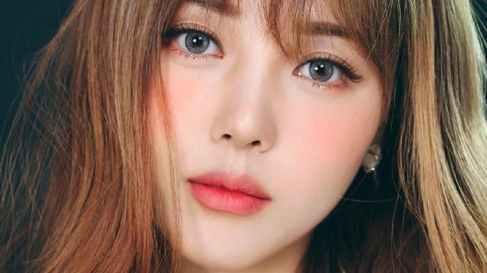 Ini Caranya Membuat Makeupmu Terlihat Flawless dan Sempurna di Foto Tanpa Terlihat Menor