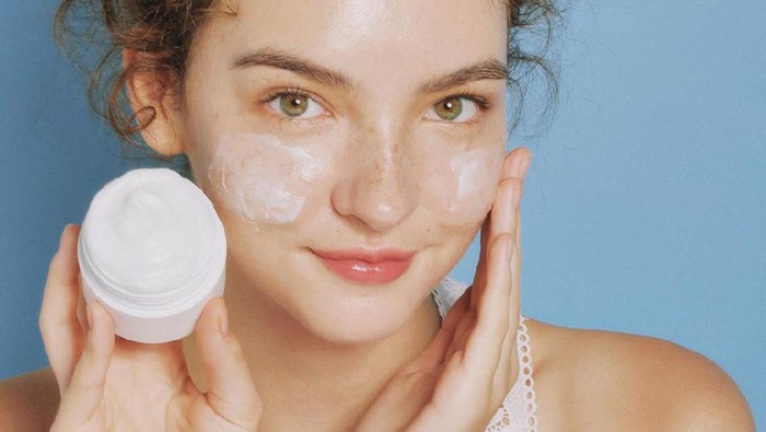 Ladies Jangan Bingung! Ini 3 Pilihan SPF Dibawah 100 Ribu yang Tidak Lengket dan Cepat Meresap di Kulit!