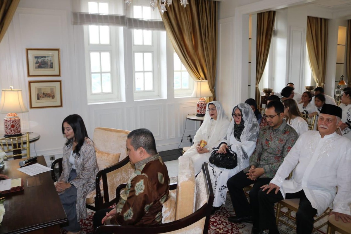 Putra Tutut Soeharto&comma; Danny Rukmana dan kekasihnya telah melakukan pencatatan pernikahan yang disaksikan keluarga di Hotel Hermitage&comma; Kamis &lpar;13&sol;2&rpar;&period;