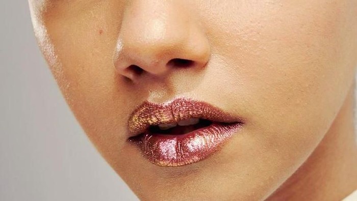 Tren Lip Cream Metalik Makin Hits, Ini Dia Sejumlah Produk Lokal yang Bisa Kamu Coba Tren Lip Cream Metalik Makin Hits, Ini Dia Sejumlah Produk Lokal yang Bisa Kamu Coba