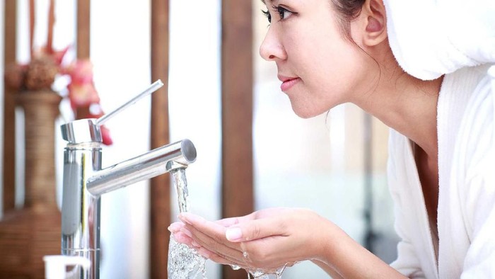 Jangan Panik Ladies, Atasi Jerawat Dengan 4 Rekomendasi Sabun Cuci Muka Ini