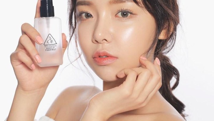 Ladies, Atasi Kulit Merah dan Sensitif dengan Setting Spray yang Menenangkan Ini ya!