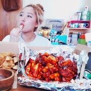 Hati-Hati Ladies, Bahaya Ini Bisa Datang Kalau Terlalu Sering Lihat Video Mukbang!