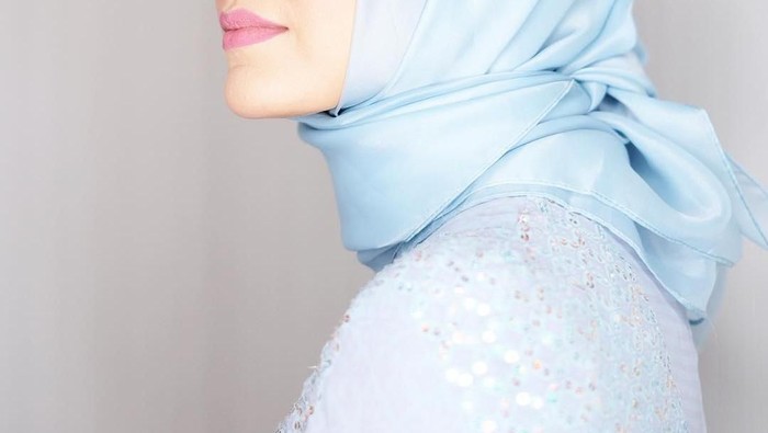 Intip yuk Fashion Hijab Dewi Sandra yang Cocok Buat Dipakai Kondangan