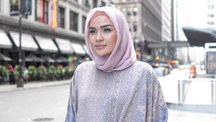 Intip Cara Siasati Pipi Tembam dengan Gaya Hijab Segiempat!