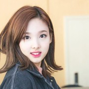 Warna-Warna Lipstik Ini Bakalan Bikin Gigi Kamu Keliatan Lebih Putih Lho!