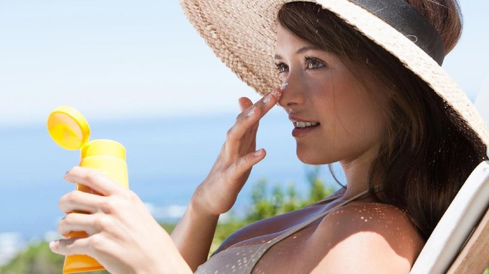 Jangan Keliru ya Ladies, Sunblock dan Sunscreen itu Ternyata Beda Lho! Jangan Keliru ya Ladies, Sunblock dan Sunscreen itu Ternyata Beda Lho!