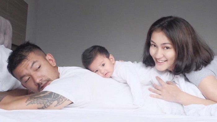 Siapa Artis Indonesia yang Paling Ganteng Menurut Kamu? Siapa Artis Indonesia yang Paling Ganteng Menurut Kamu?