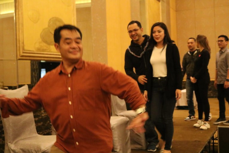 Putra Tutut Soeharto akan menikahi kekasihnya. Kemarin (12/2) keduanya terlihat sedang melakukan gladi resik untuk acara pernikahan mereka di Hotel Mulia.