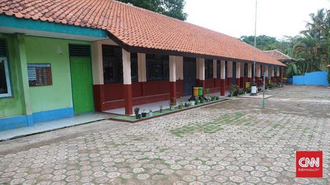 Di wilayah perkotaan, remaja seusia murid SMA sudah pandai mengoperasikan berbagai perangkat teknologi. Tetapi tidak bagi murid SMK Taruna Jaya.