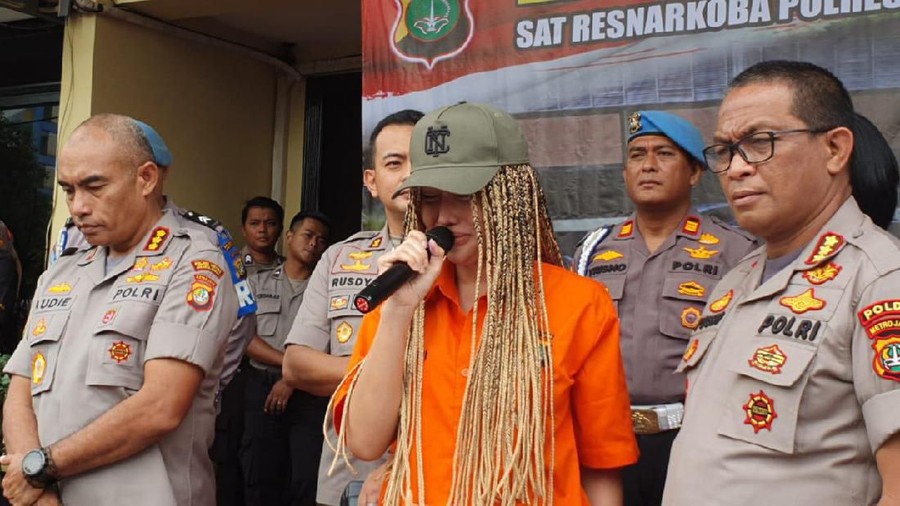 Lahir dengan nama Muhammad Fatah, ini perjalanan Lucinta Luna berubah menjadi wanita.