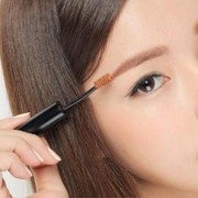 Ladies, Inilah Cara Mudah Menggunakan Maskara Alis Buat Si Pemilik Alis Tipis!