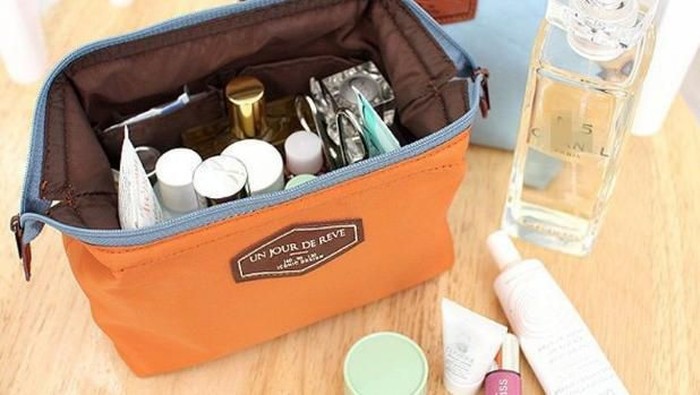 Ingin Traveling Praktis? Produk Makeup Ini Dapat Menghemat Space-mu Ingin Traveling Praktis? Produk Makeup Ini Dapat Menghemat Space-mu