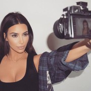 Tips Selfie Cantik dari 'Ratu Selfie' Kim Kardashian untuk Rahasia Hasil Foto yang Bagus