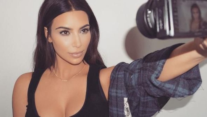 Tips Selfie Cantik dari 'Ratu Selfie' Kim Kardashian untuk Rahasia Hasil Foto yang Bagus