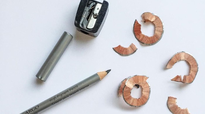Sebenernya boleh gak sih meraut pensil alis menggunakan rautan pensil biasa? Sebenernya boleh gak sih meraut pensil alis menggunakan rautan pensil biasa?
