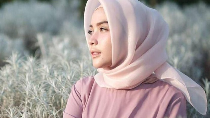 Ladies, Begini Cara Menyetrika Hijab Organza Agar Tak Cepat Rusak