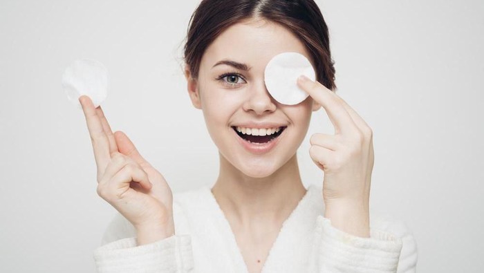 Wow, 6 Manfaat Kecantikan Ini Bisa Kamu dapatkan Hanya dengan Pakai Wardah Pure Olive Oil