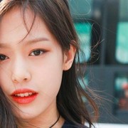 Ladies, ada ga rekomendasi eyeliner yang cocok dan gampang dipakai oleh pemula??