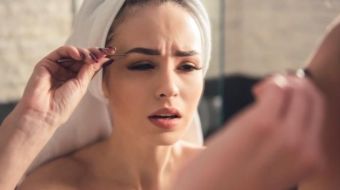Sebaiknya Hindari Kesalahan Saat Merapikan Alis Berikut ini Agar Kamu Tidak Tampil Memalukan!
