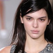 4 Inspirasi Makeup ala Kendall Jenner