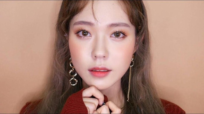 Intip Tutorial Eyeliner Untuk Dapatkan Mata Imut Ala Cewek Korea!