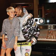 Setuju Enggak Agnez Mo Pacaran dengan Chris Brown?