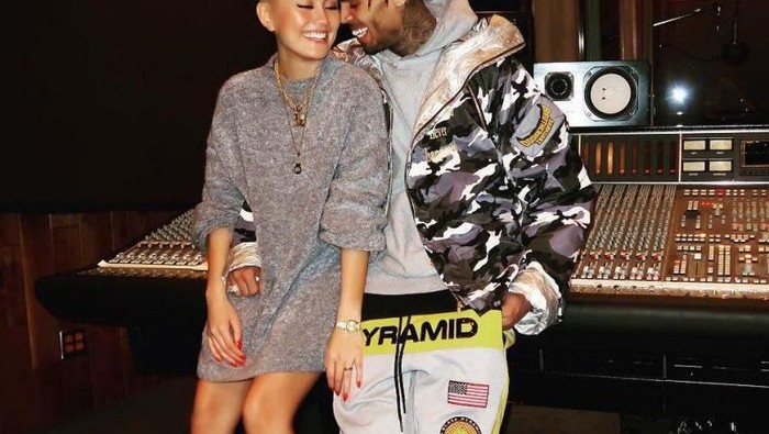 Setuju Enggak Agnez Mo Pacaran dengan Chris Brown? Setuju Enggak Agnez Mo Pacaran dengan Chris Brown?