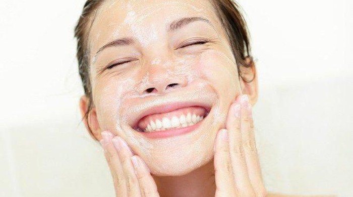 Kalian lebih suka sabun pencuci muka yang berbusa atau enggak guys? Kalian lebih suka sabun pencuci muka yang berbusa atau enggak guys?