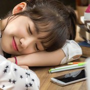 Waduh, tidur terlalu malam ternyata bisa bikin gemuk!