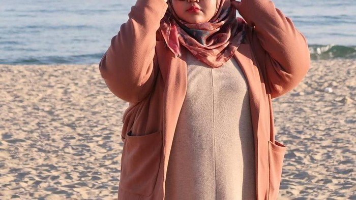 Percaya Diri Dengan Gaya Kekinian Untuk Hijabers Bertubuh Gemuk Ala Intan Kemala Sari