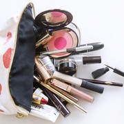 Makeup yang udah kadaluarsa sebaiknya dibuang atau???