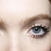 Masih ada yang pakai maskara kayak gini?