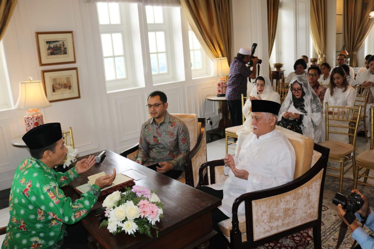 Putra Tutut Soeharto&comma; Danny Rukmana dan kekasihnya telah melakukan pencatatan pernikahan yang disaksikan keluarga di Hotel Hermitage&comma; Kamis &lpar;13&sol;2&rpar;&period;