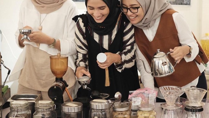 Padu Padan Hijab Ini Wajib Kamu Punya Untuk Tampil Stylish Saat Hangout! Padu Padan Hijab Ini Wajib Kamu Punya Untuk Tampil Stylish Saat Hangout!