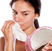 Boleh enggak sih menghilangkan makeup pakai tisu basah?