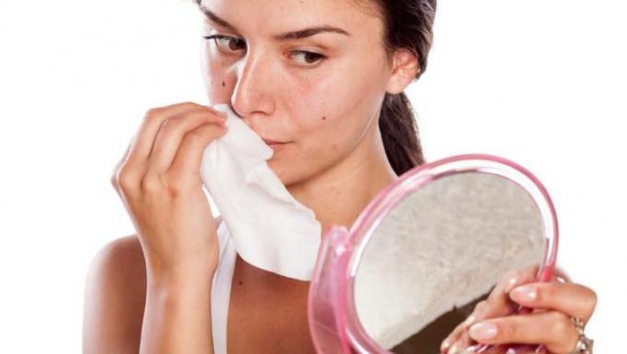 Boleh enggak sih menghilangkan makeup pakai tisu basah? Boleh enggak sih menghilangkan makeup pakai tisu basah?