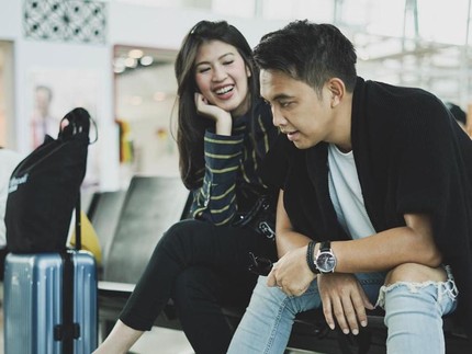 7 Potret Romantis Naga Eks Lyla dan Istri, Nonton Konser Hingga Singapura