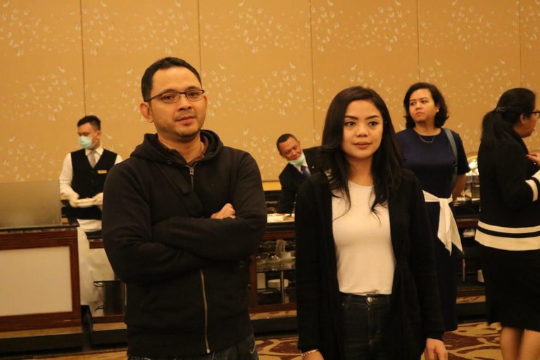 Kemesraan Putra Tutut Soeharto dan Pramugari Cantik SQ Jelang Nikah Putra Tutut Soeharto akan menikahi kekasihnya. Kemarin (12/2) keduanya terlihat sedang melakukan gladi resik untuk acara pernikahan mereka di Hotel Mulia.