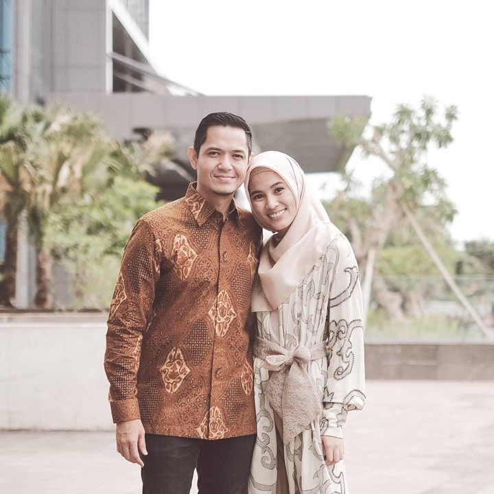 <p><strong>Alyssa Soebandono dan Dude Harlino</strong><br /><br />Alyssa Soebandono dan Dude Harlino menikah pada 22 Maret 2014. Saat ini, Alyssa dan Dude memiliki dua anak laki-laki bernama Muhammad Dirgantara Ariendra Harlino dan Malik Mahendra Harlino. (Foto: Instagram @ichasoebandono)</p>