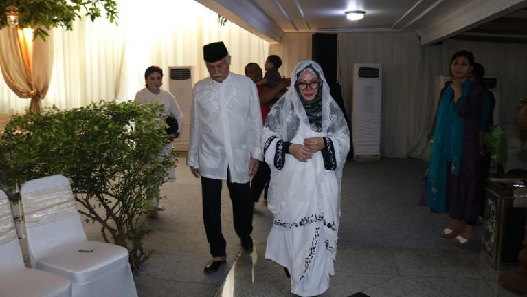 7 Momen Pengajian Pernikahan Putra Ketiga Tutut Soeharto Hari ini Kamis (13/2), segera dilaksanakan pengajian menjelang pernikahan anak ketiga Tutut Soeharto yaitu Danny Rukmana dengan Raiyah Chitra Caesaria.