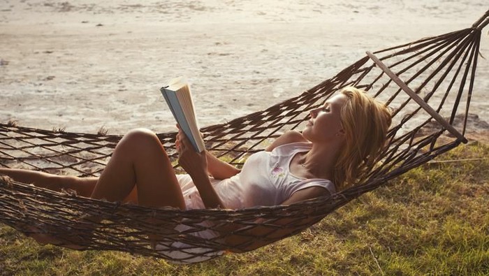 Siap-Siap! 4 Novel Romantis Terbaik Ini Bakal Bikin Kamu Baper!