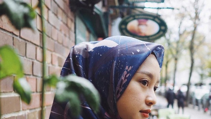 Tetap Kekinian, Hijab Motif Buat Remaja Ini Patut Buat Dicoba
