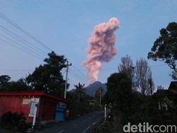 BPPTKG: Kolom Erupsi Gunung Merapi Setinggi 2 Km