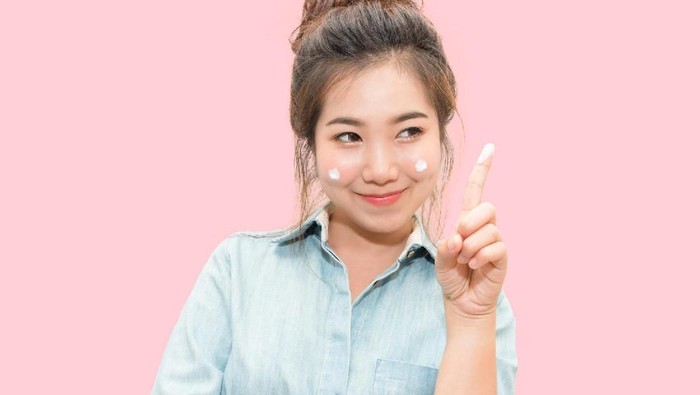 Ladies, Merek Sunscreen Apa yang Cepat Meresap dan Gak Bikin Muka Putih Kayak Pakai Topeng?
