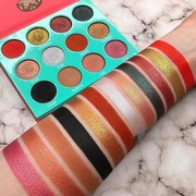Mau Tahu Trik Foto Swatch Kosmetik yang Rapi dan Nyata Warnanya? Ini Rahasianya!